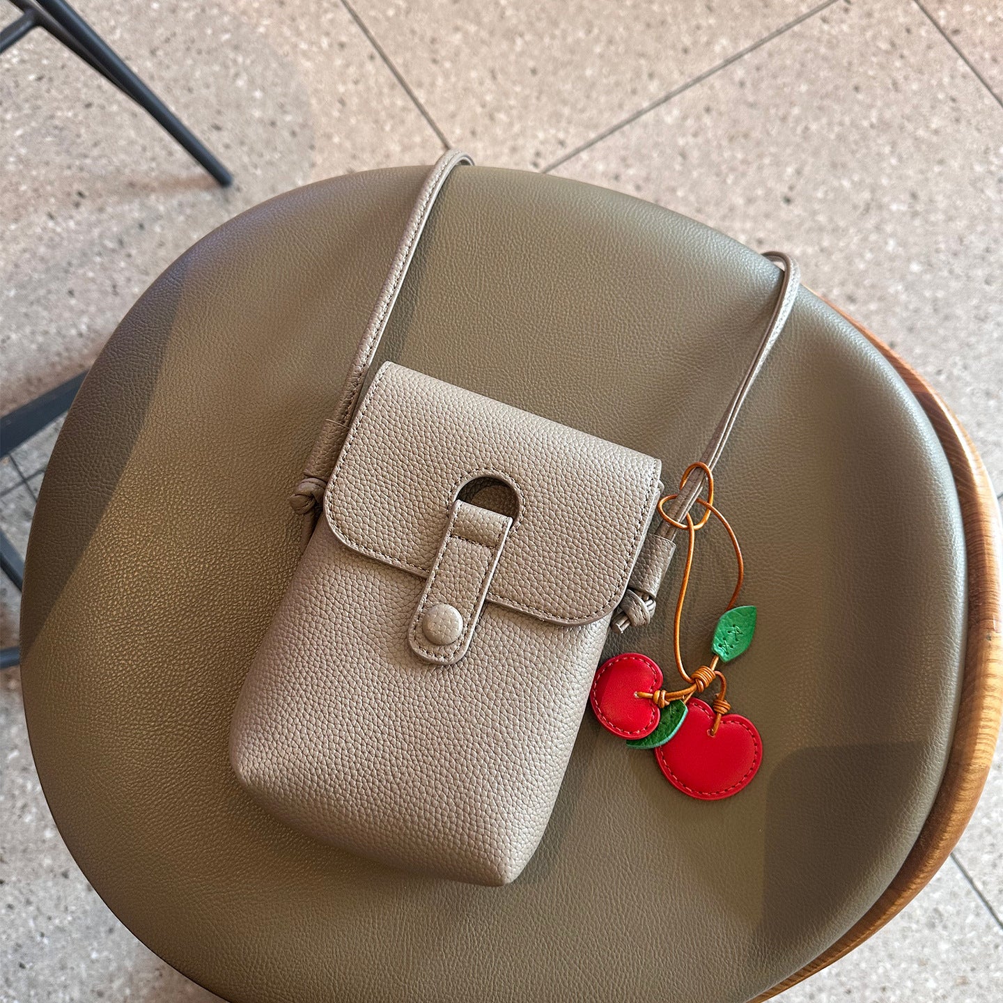 Female Fashion Lightweight Walking Practical Commuting Mobile Phone Bag