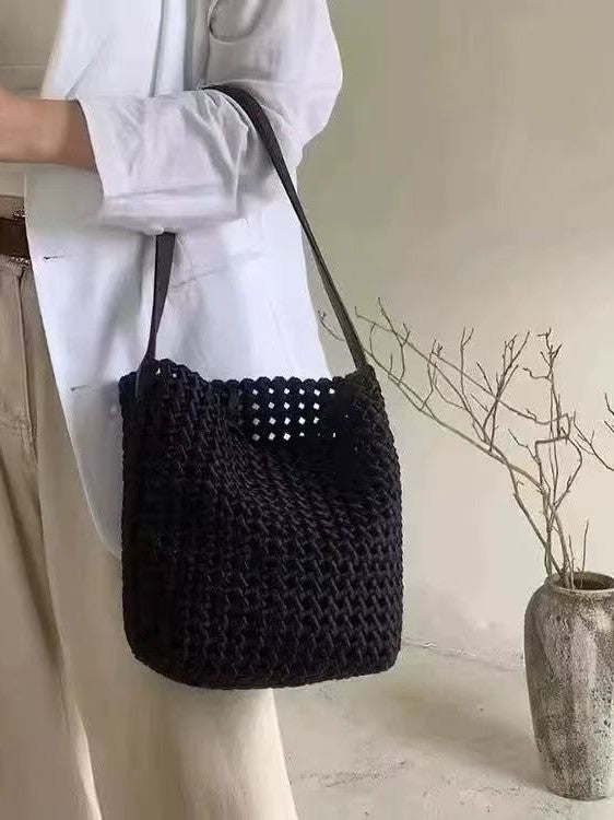 Niche Design Retro Woven Commuter Underarm Bucket Bag
