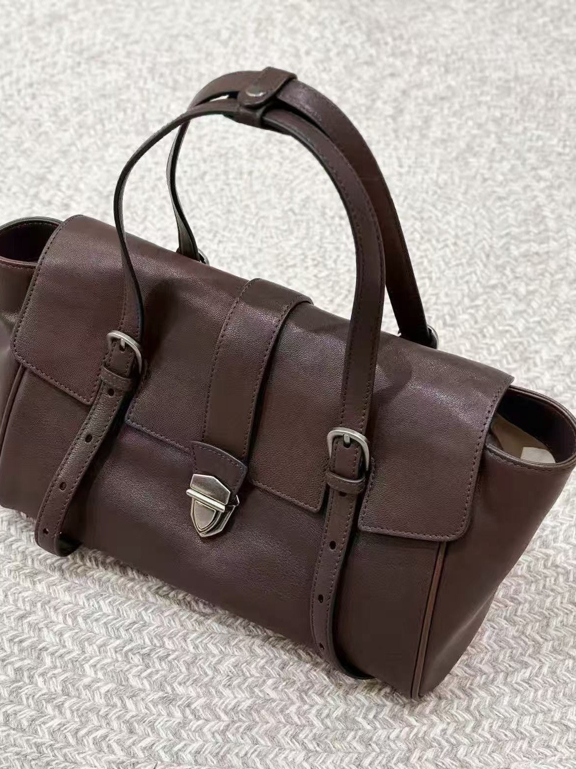 Women's French Stick Niche High-grade Leisure Commute Retro Simple Handbags