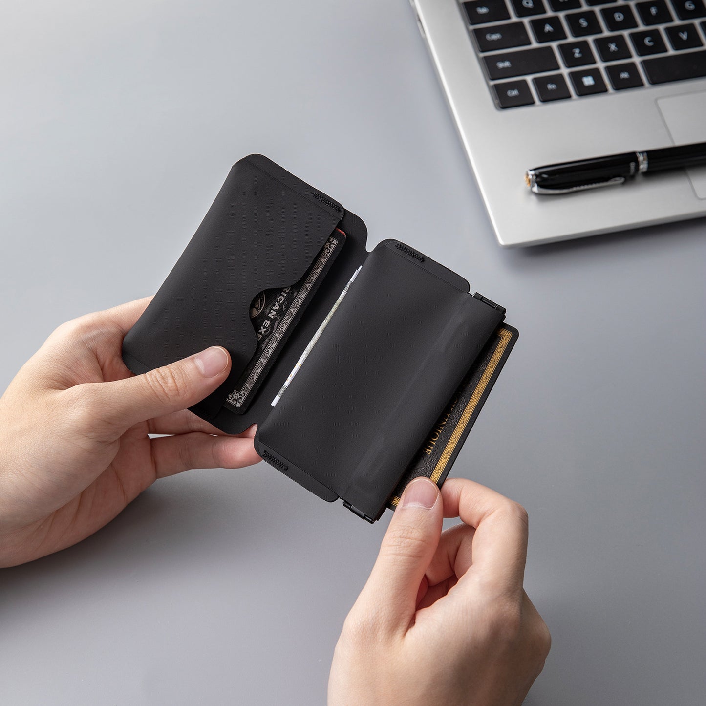 Magnetic Folding Mini Portable Simple Business Card Pack Card Sleeve