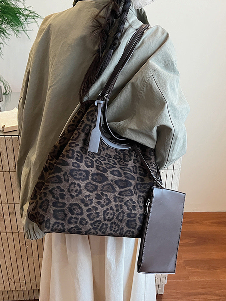 Women's Large Capacity Frosted Leopard Print Trend Retro Shoulder Bags