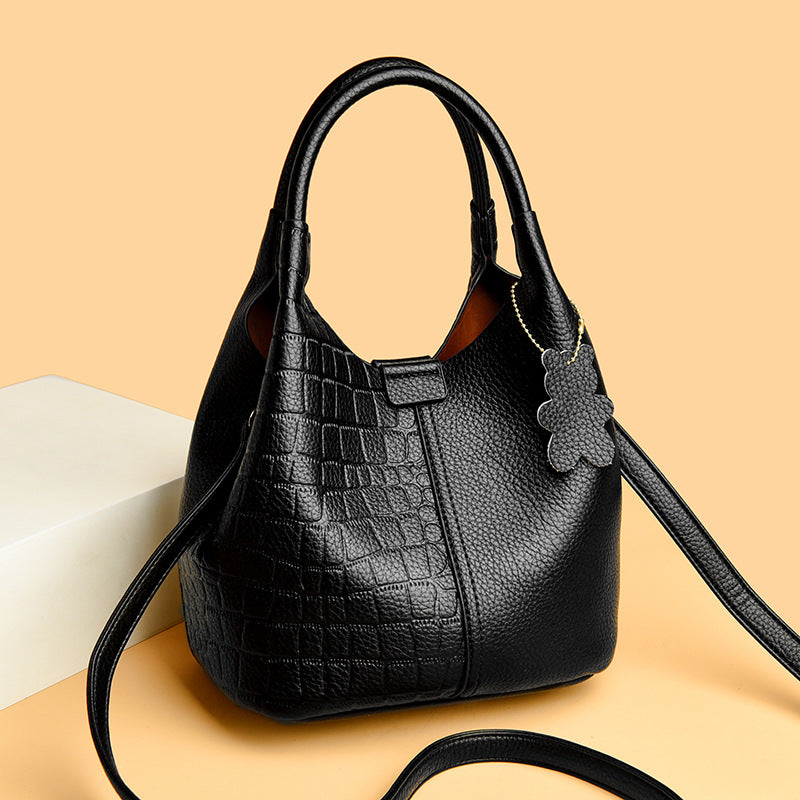 Pretty Women's Fashion Western Style Commuter Women's Handbag