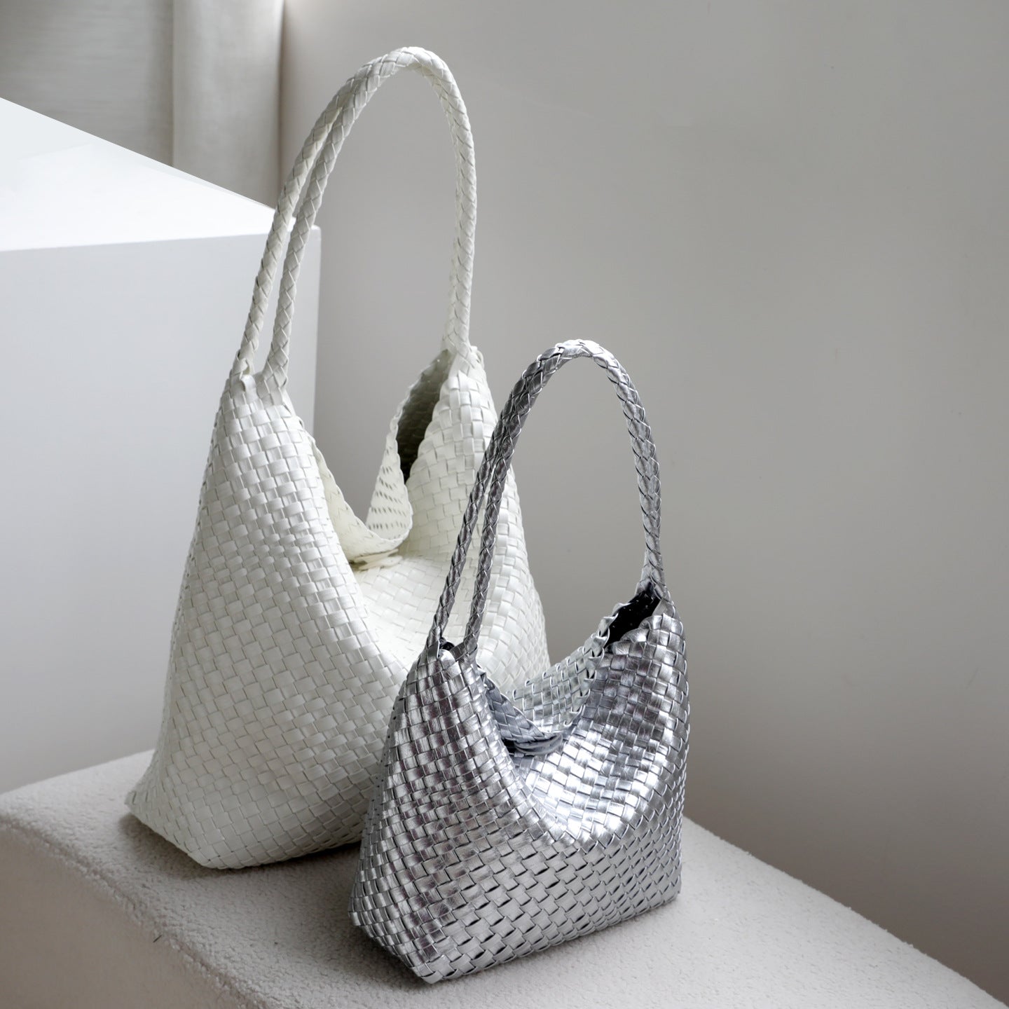 Women's Leather Hand-woven Large Capacity Totes Stylish Bags