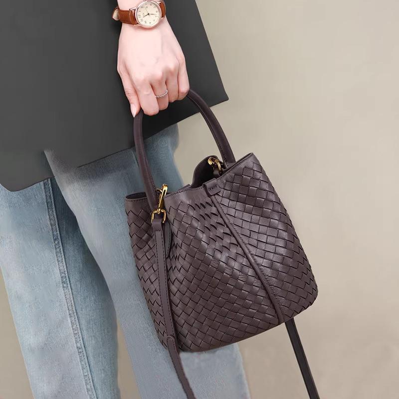 Women's Stylish Cross Body High-grade Woven Large Bucket Bag