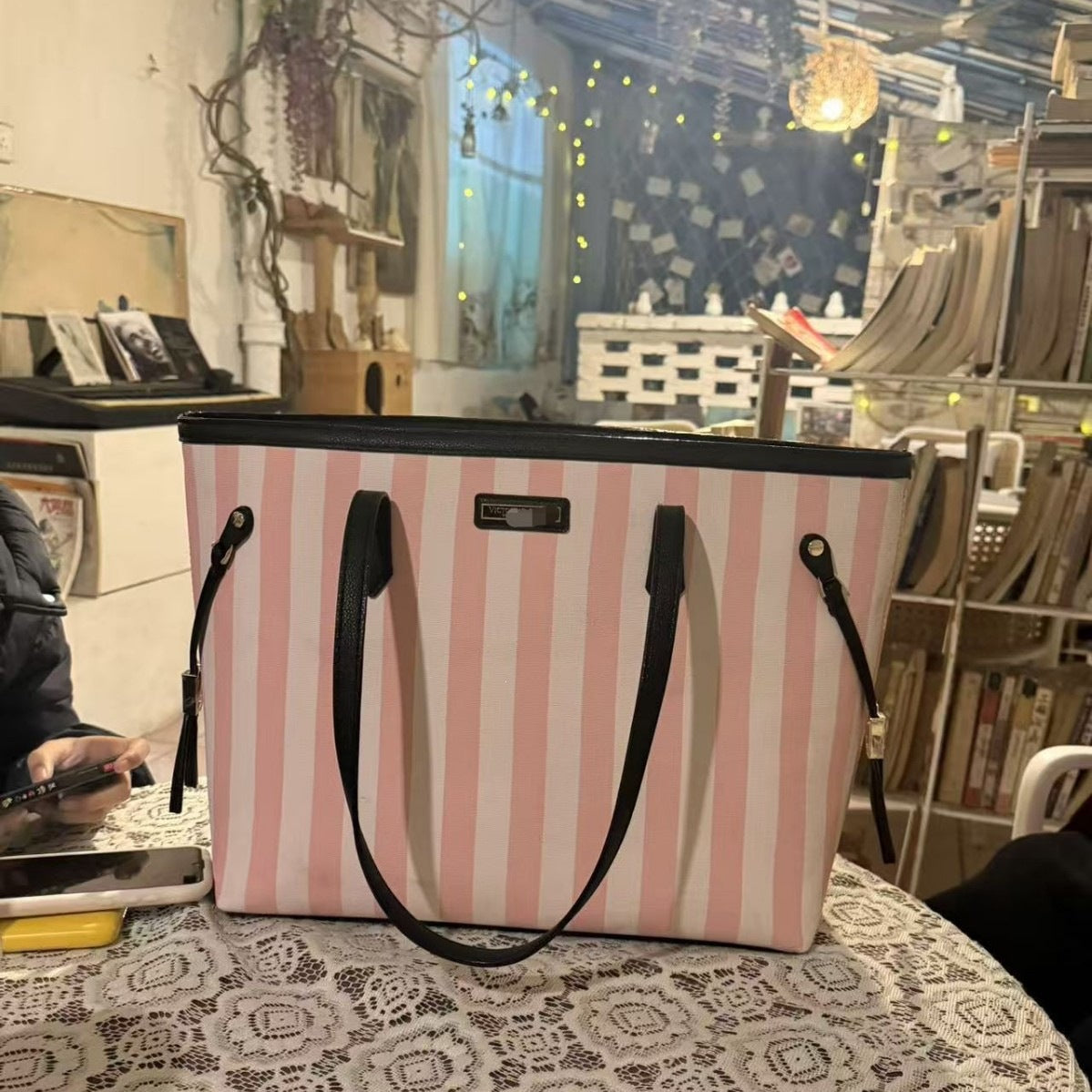 Lightweight Fashion Striped Large Capacity Commuter Bags