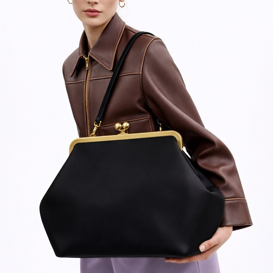 Women's Minority Design Clip Fashion Dinner Large Capacity Straw Handbags