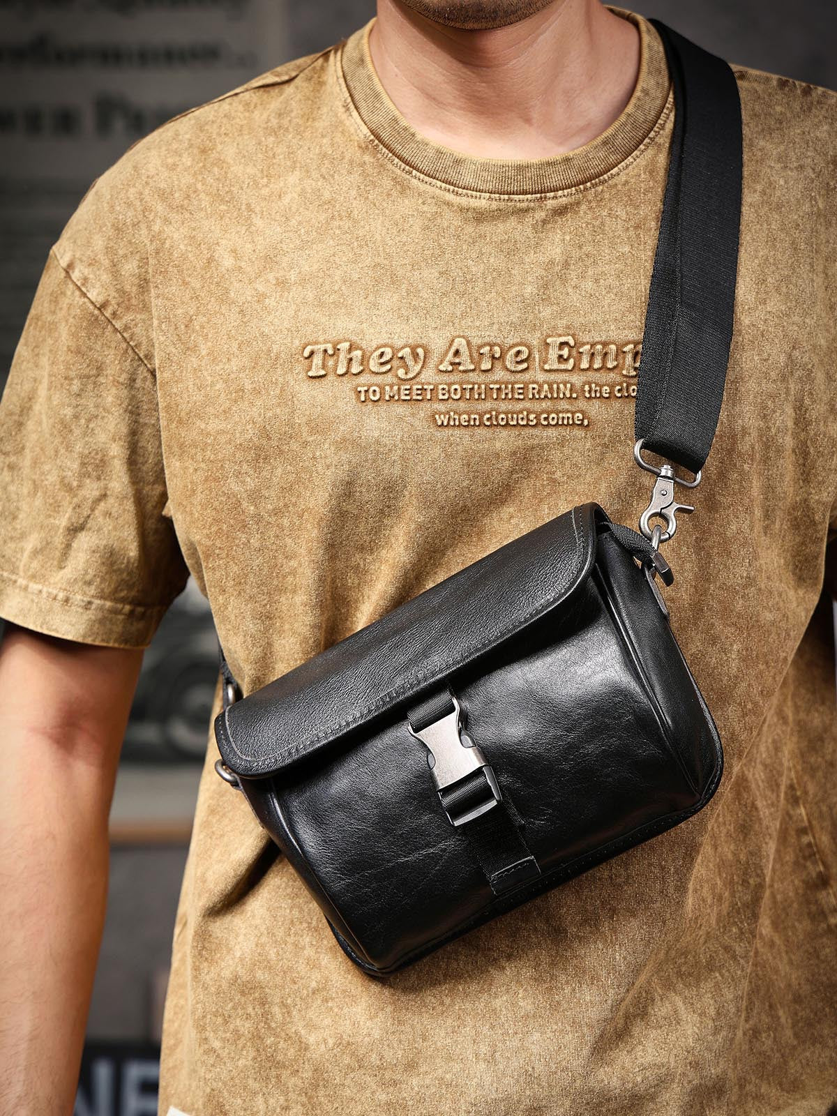 Men's Genuine Leather Simple Handmade First Layer Vegetable Tanning Small Square Bags