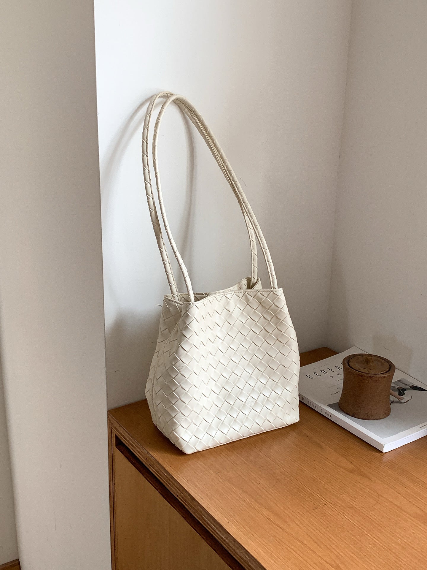 Women's Retro Woven Design High-grade Versatile Fashion Bucket Bag