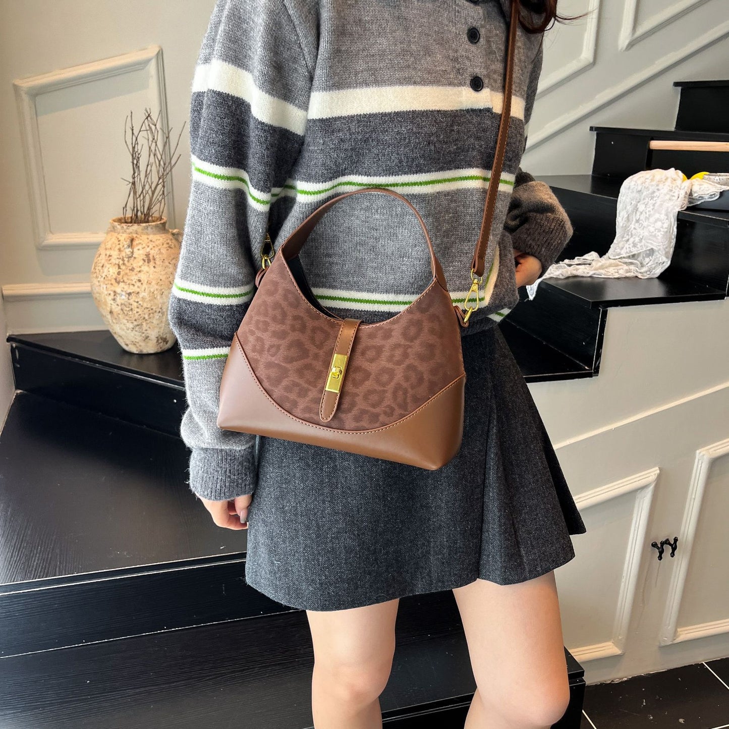 Contrast Color Design Female Dumpling Making Commute Portable Bags