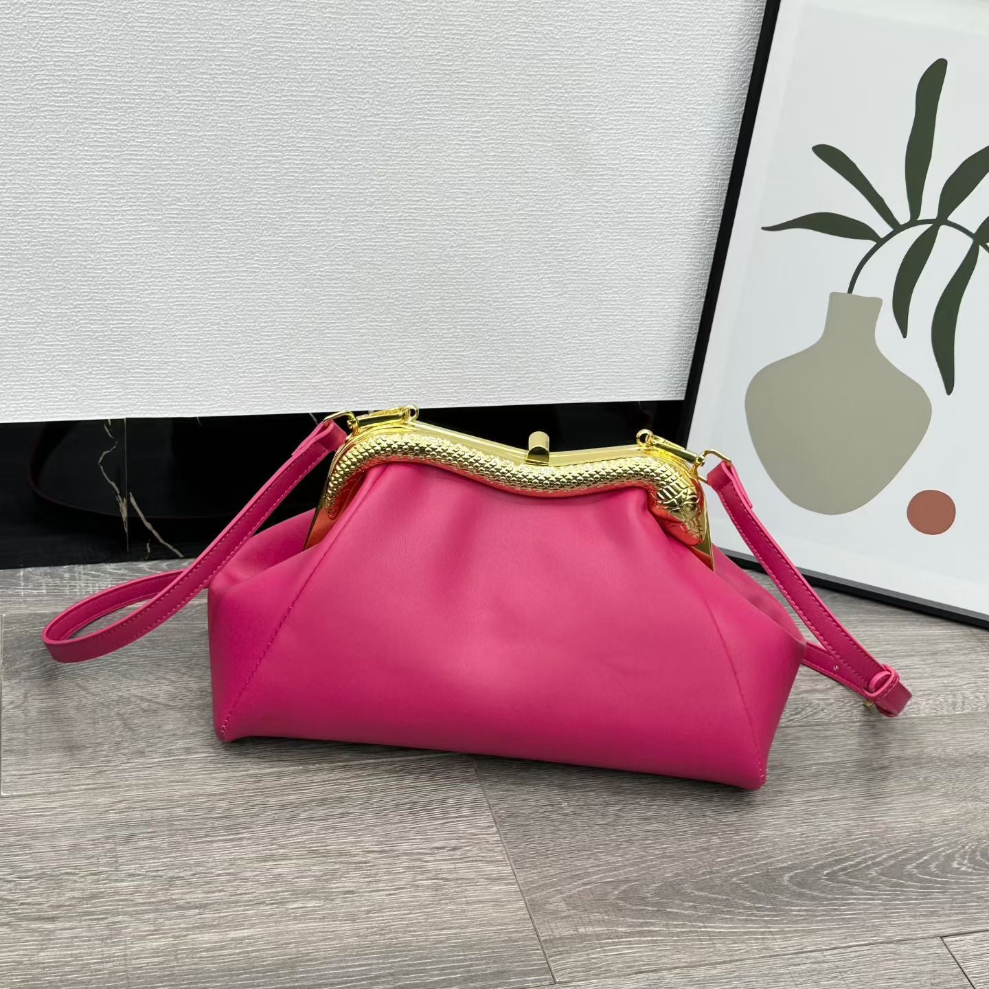 Women's Snake-shaped Clip Exquisite Retro Cloud Underarm Bag