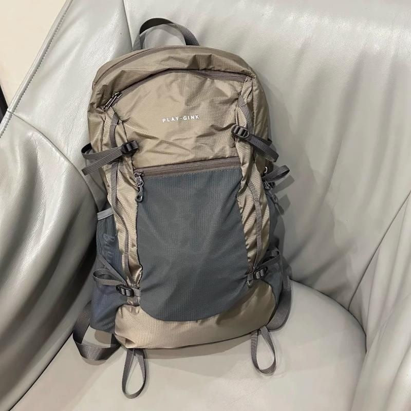 Renaissance Lightweight Waterproof Tourism On Foot Women's Backpack