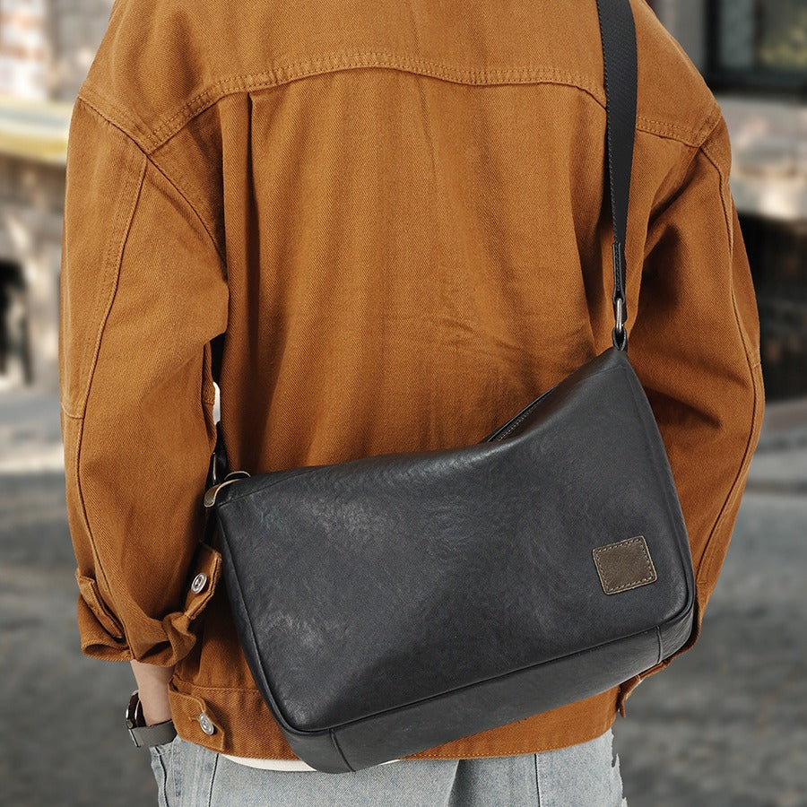 Men's Layer Cowhide High Sense Large Capacity Motorcycle Men's Messenger Bags