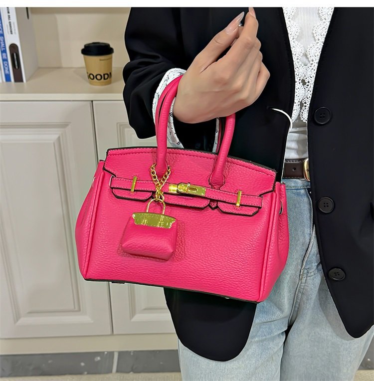 Unique Classy Women's Platinum Large Capacity Women's Shoulder Bag