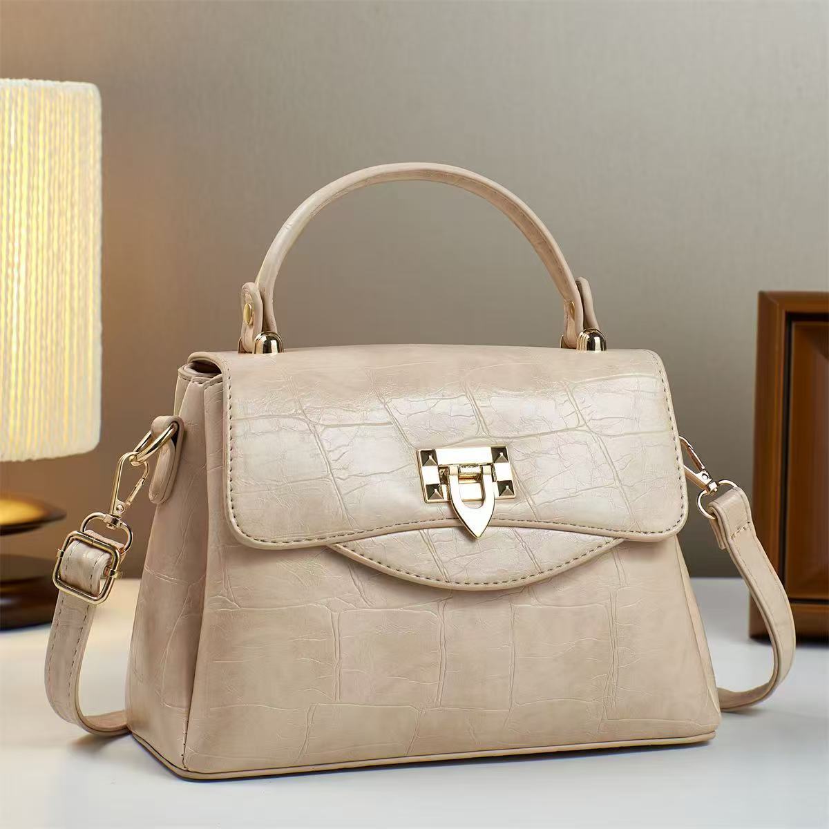 Women's Retro High-grade Fashionable Elegant Large Capacity Bags