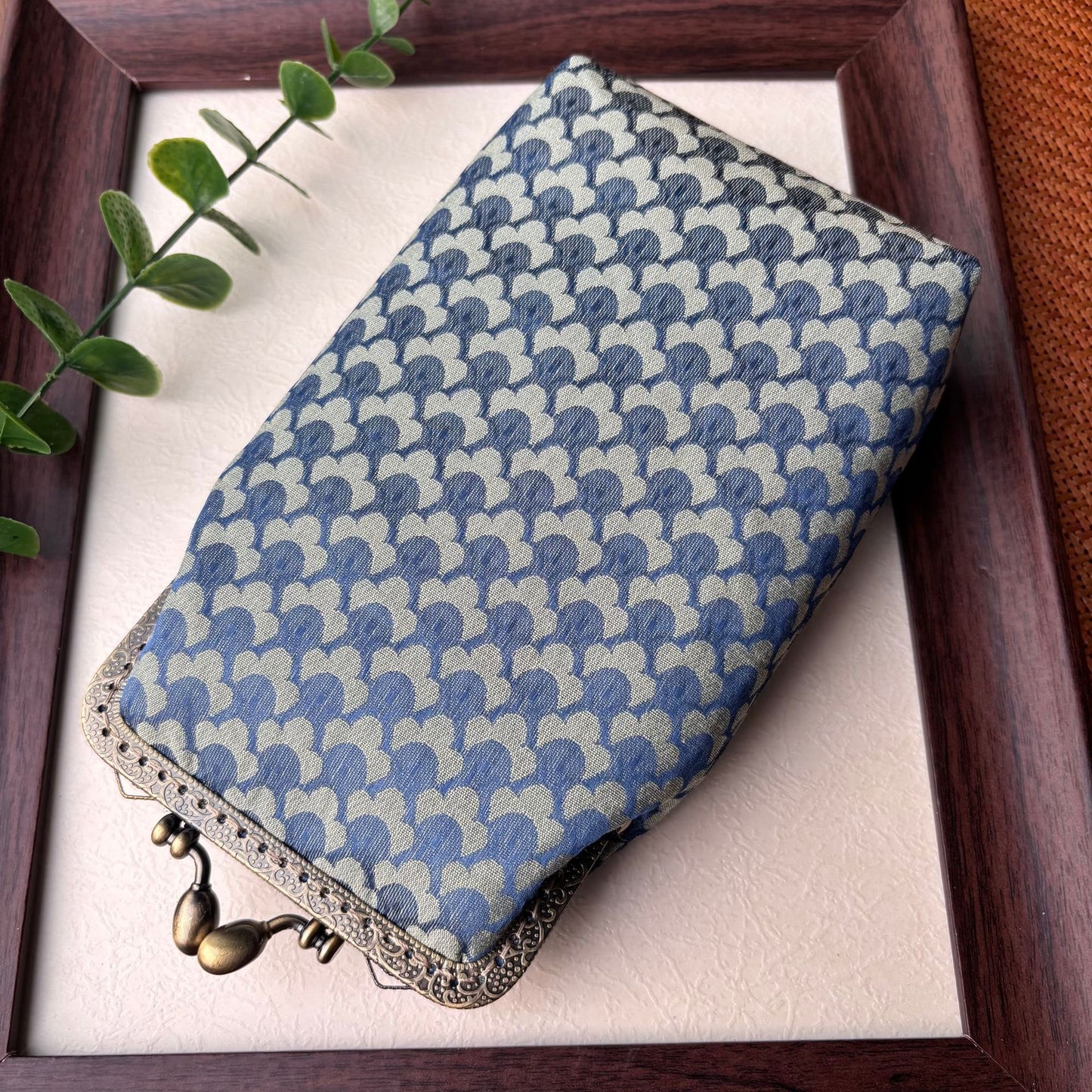 Finished Ancient Style Female Vertical Retro Tassel Frame Mobile Phone Bag