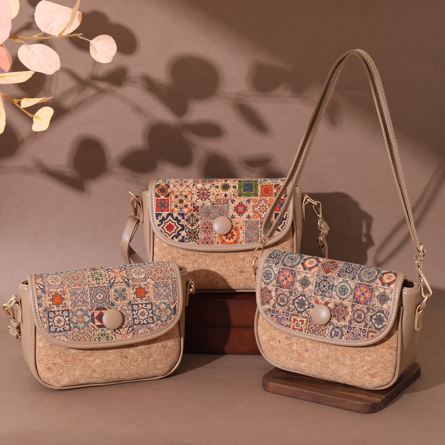 Women's Ethnic Style Pattern Cork Bark Wooden Lining Outer Simple Lightweight Women's Messenger Bag