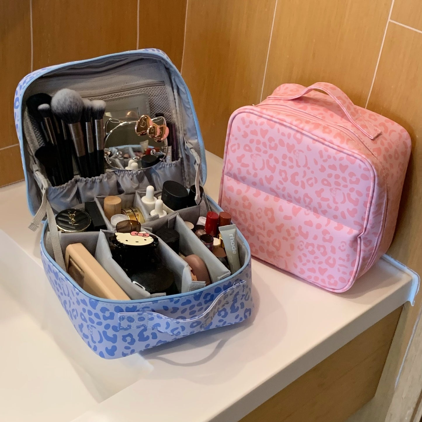 Leopard Print Partition Large Capacity Hanging Wash Makeup Bag