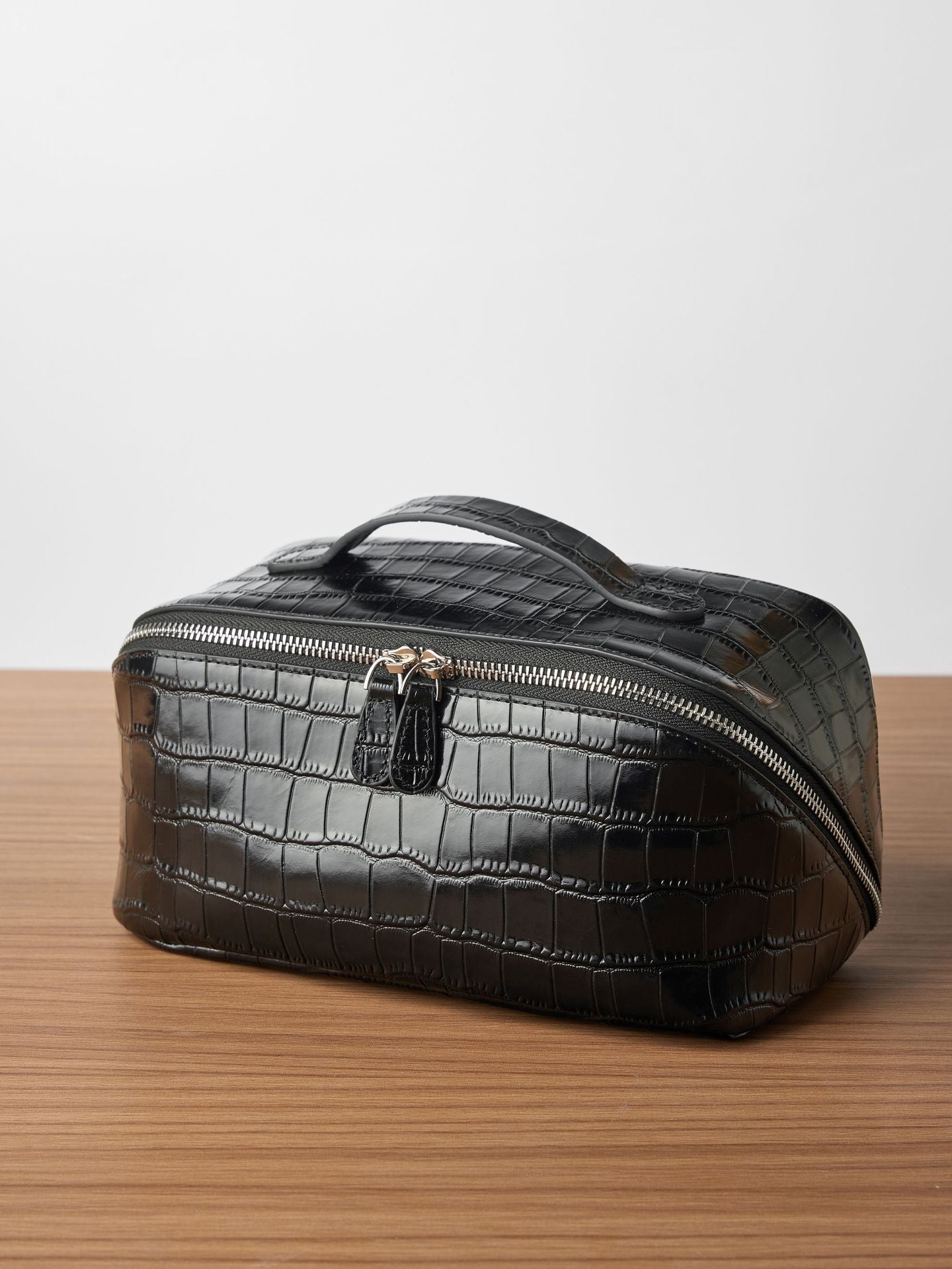 Premium Genuine Leather Large Capacity Convenient Wash Makeup Bag