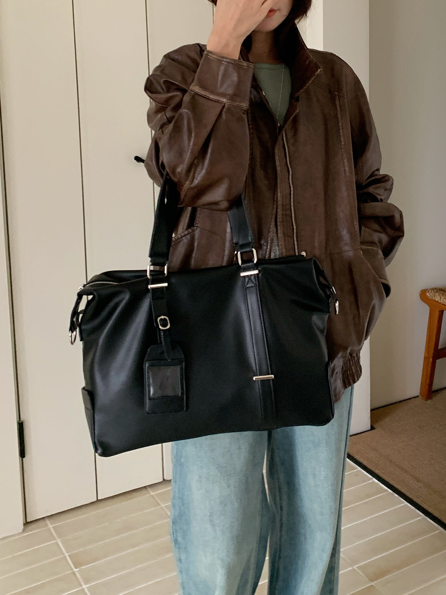 Capacity Retro Business Traveling Simple Light Women's Shoulder Bag