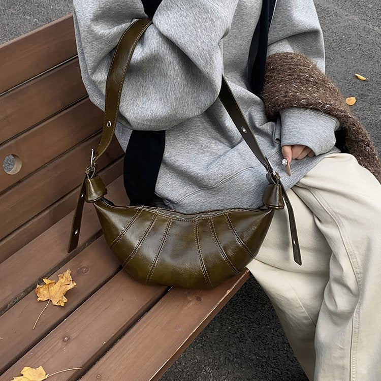 Women's Retro Horn Winter Tide Fashion Saddle Dumpling Women's Shoulder Bag