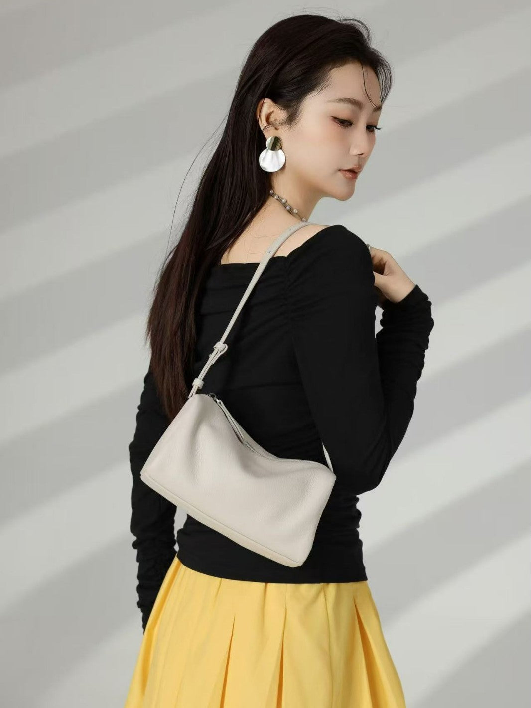 Cattlehide Leather Fashion Cylinder Pencil Box Design Soft Mini Underarm Bags