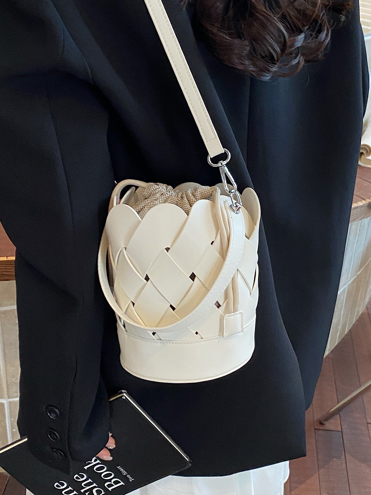 Women's Unique Niche Woven Fashion Exquisite Bucket Bag