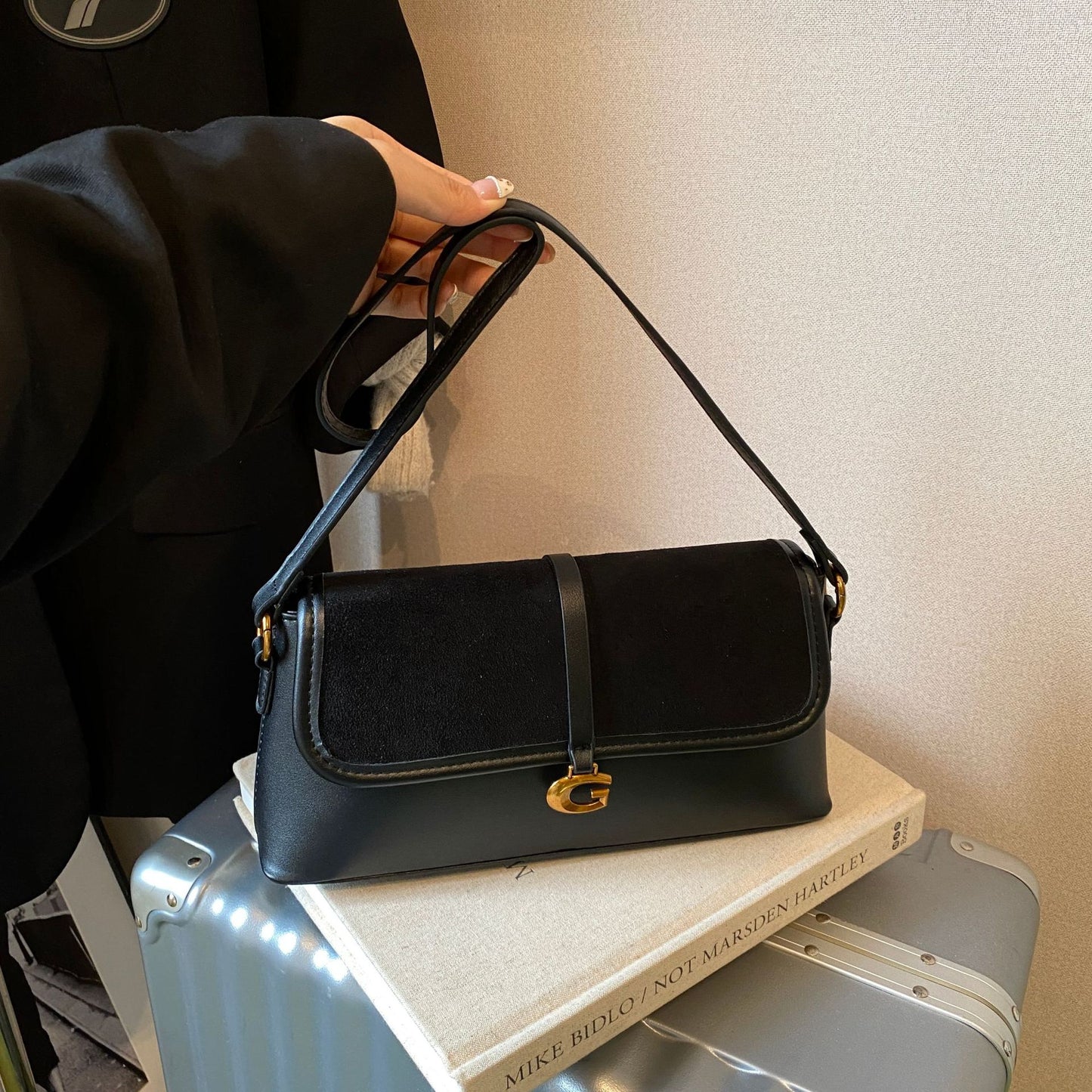 Light Luxury Classic Style Western Female Commuter Minority Fashion Underarm Bag