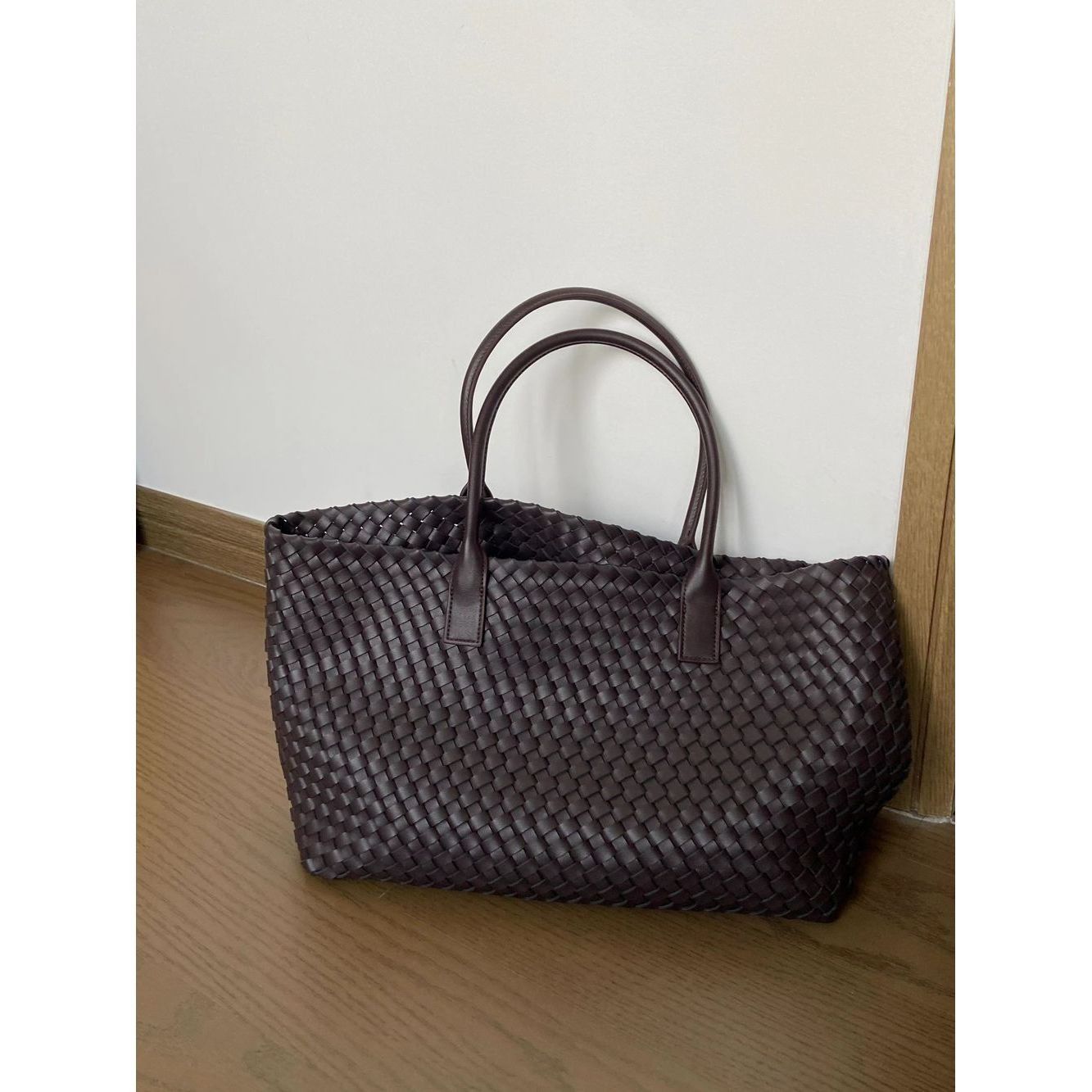 Women's Class Soft Leather Woven Portable Commuter Women's Handbag