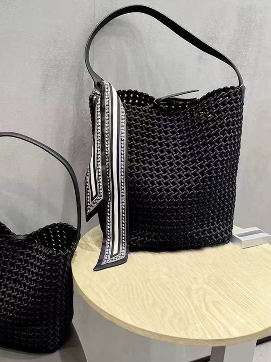 Niche Design Retro Woven Commuter Underarm Bucket Bag