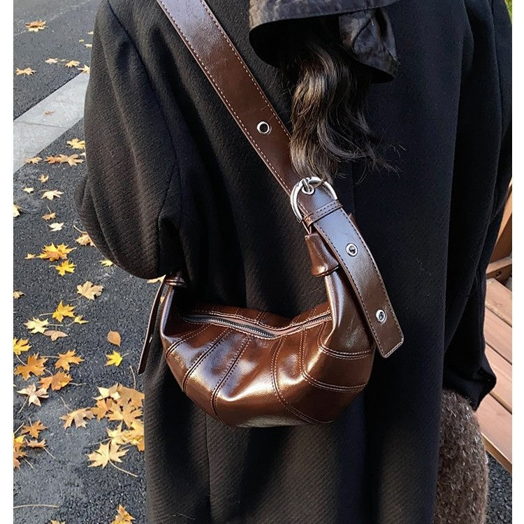 Women's Retro Horn Winter Tide Fashion Saddle Dumpling Women's Shoulder Bag