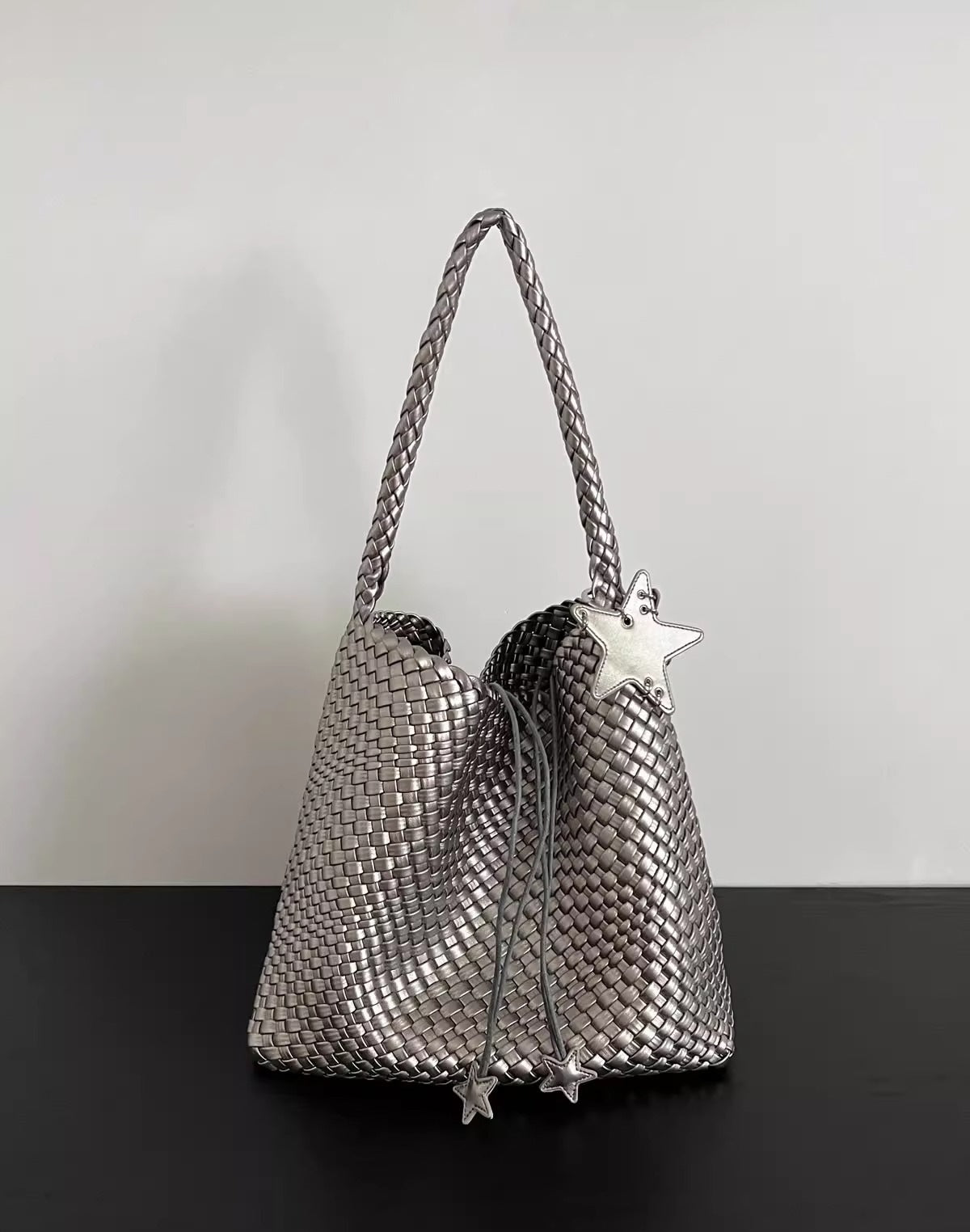 Women's Hand-woven Underarm High-grade Sensitive Hand-held Fashion Bags