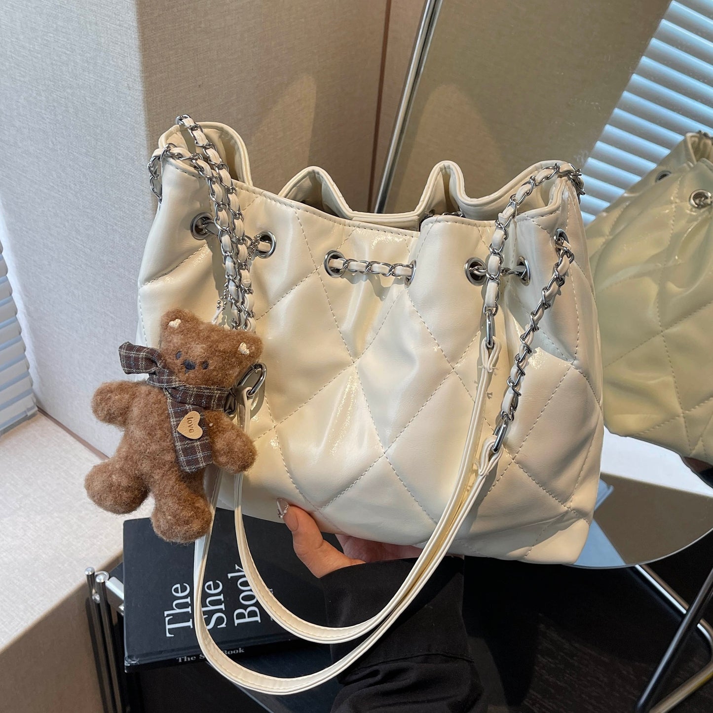 Women's High Sense Light Luxury Minority Fashion Diamond Bucket Bag