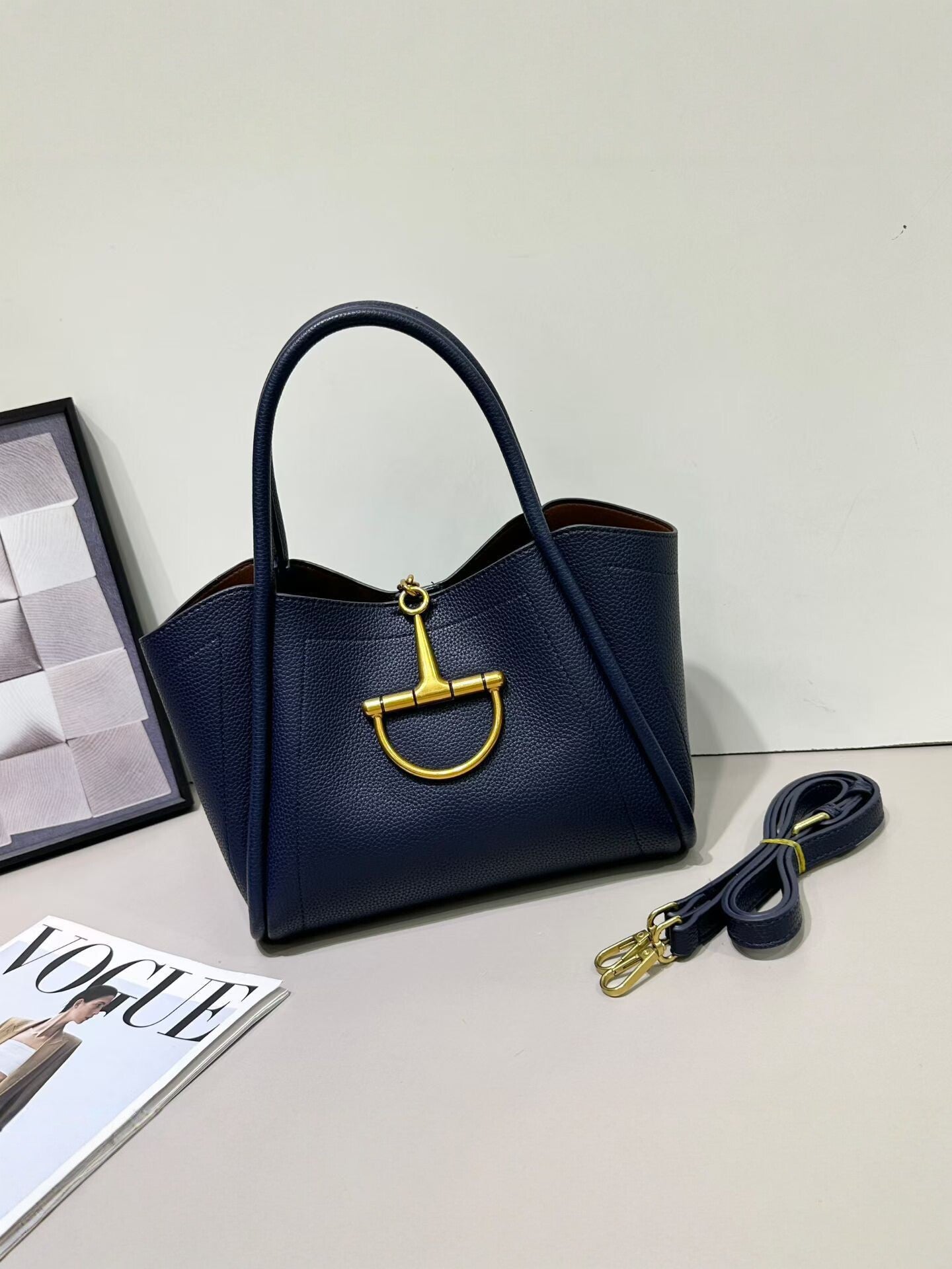 Simple Fashion Saddle Solid Color Portable Commuter Women's Handbag