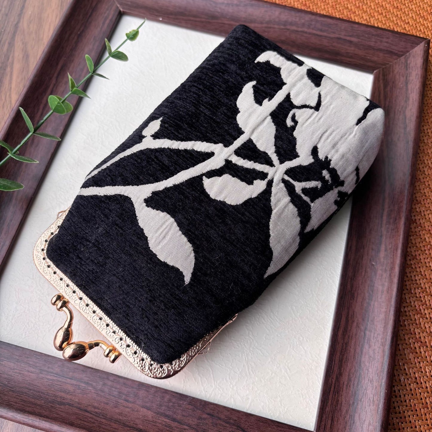 Finished Ancient Style Female Vertical Retro Tassel Frame Mobile Phone Bag