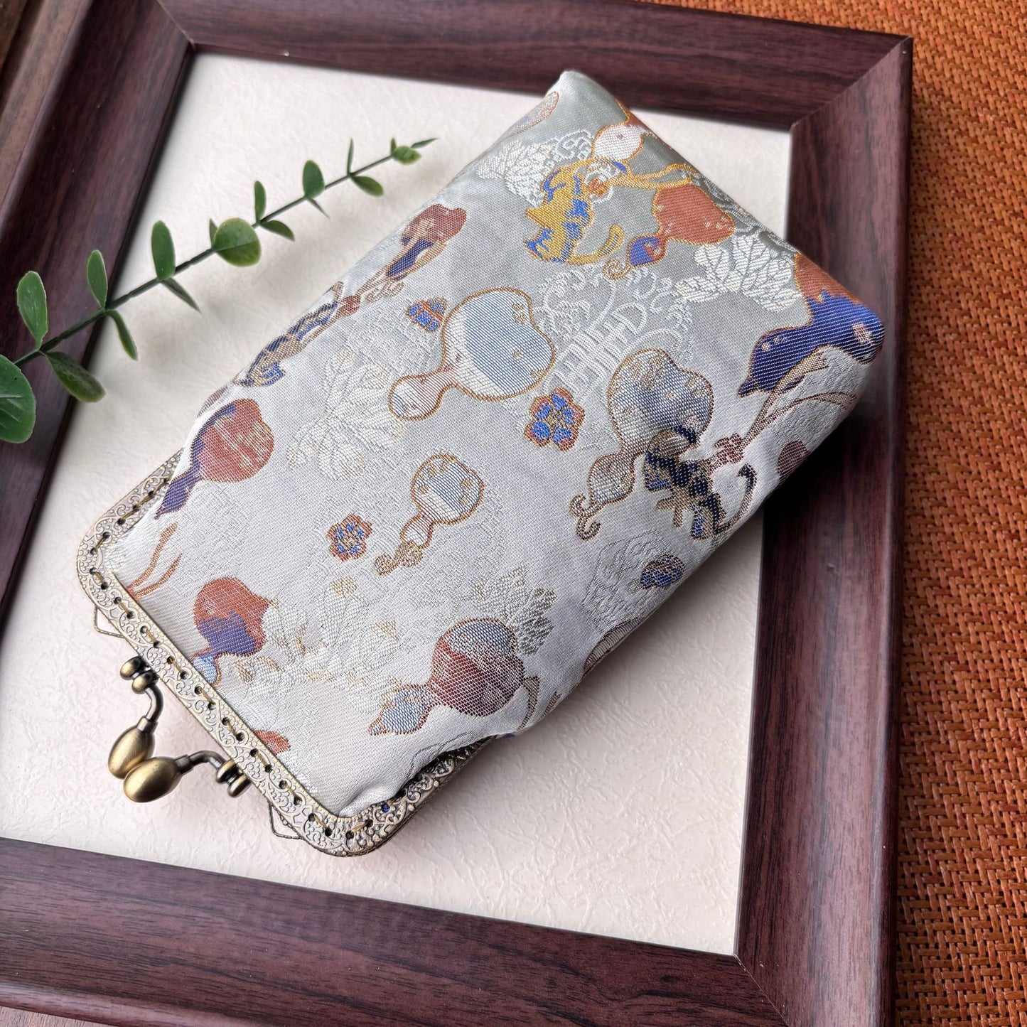 Finished Ancient Style Female Vertical Retro Tassel Frame Mobile Phone Bag