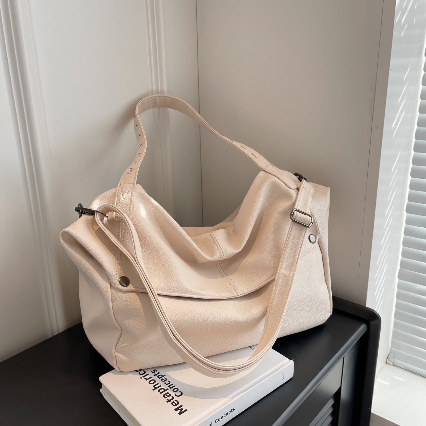 Women's Trendy Cool Commuter Large Capacity High-grade Out Fashionable Tote Bag