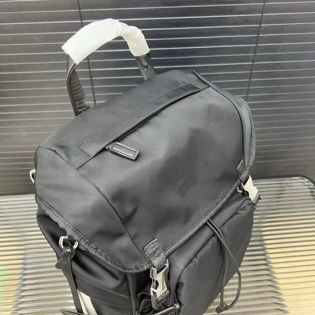Men's Large Capacity Waterproof Nylon Fashion Simple Leisure Backpack