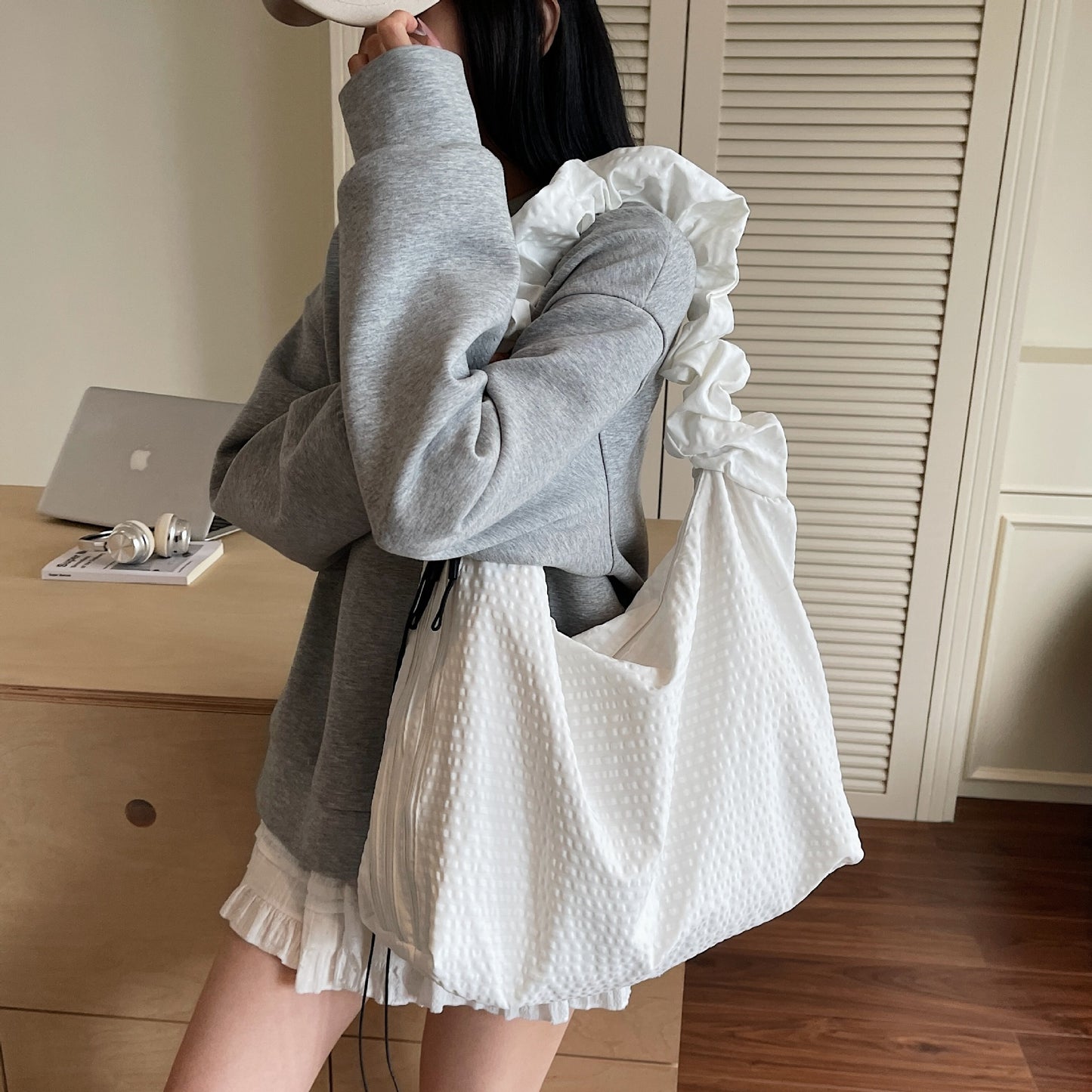 Women's Fashionable Large Capacity Commuter High-grade Retro Easy Matching Tote Bag