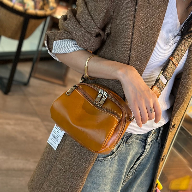 Women's Top Layer Cowhide Genuine Leather Design Women's Messenger Bag