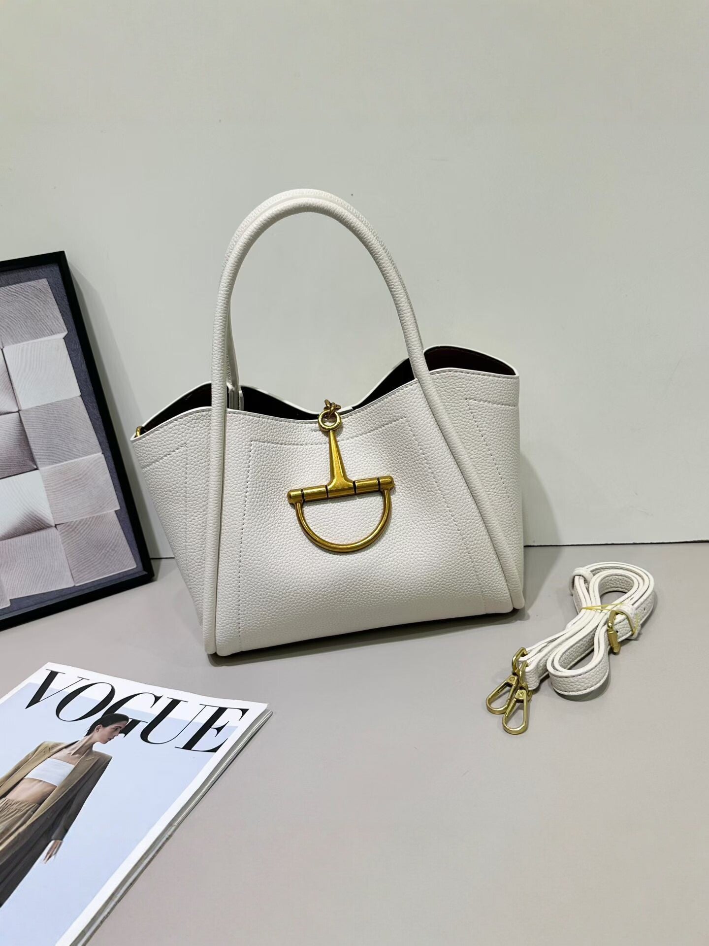 Simple Fashion Saddle Solid Color Portable Commuter Women's Handbag