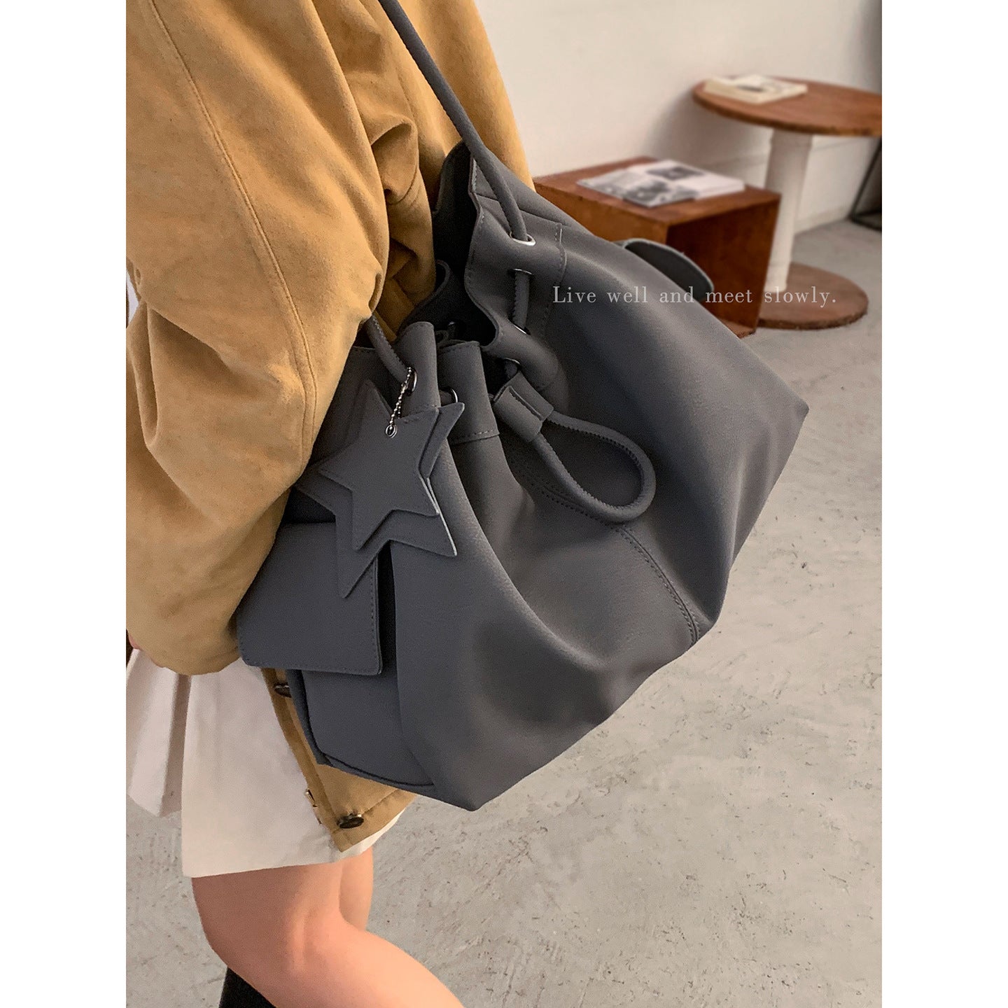 Attractive Women's Korean Underarm Simple Commuter Tote Bag