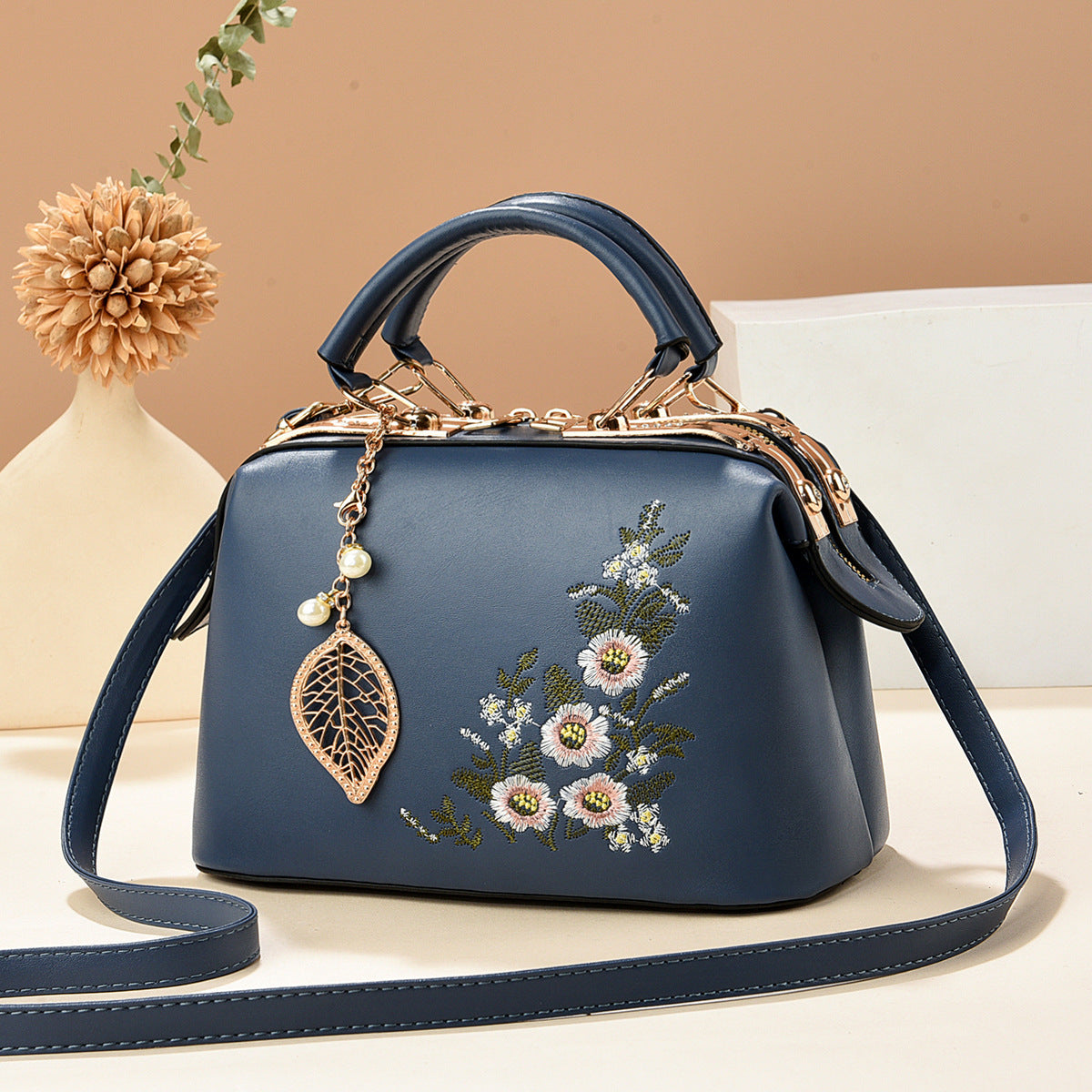 Women's Capacity National Style Floral Dignified Elegant Women's Shoulder Bag