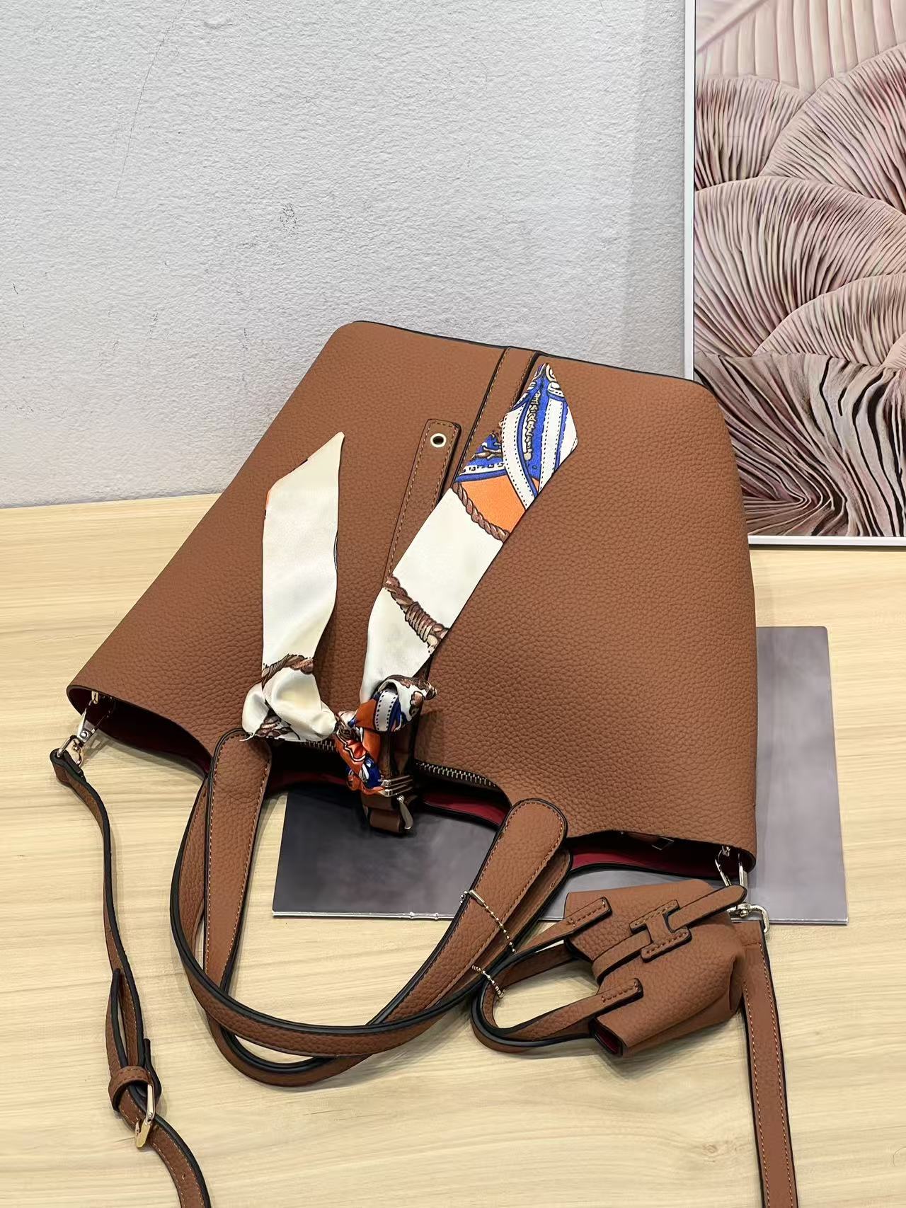 Women's Soft Leather Lychee Pattern Vegetable Basket Classic Women's Handbag