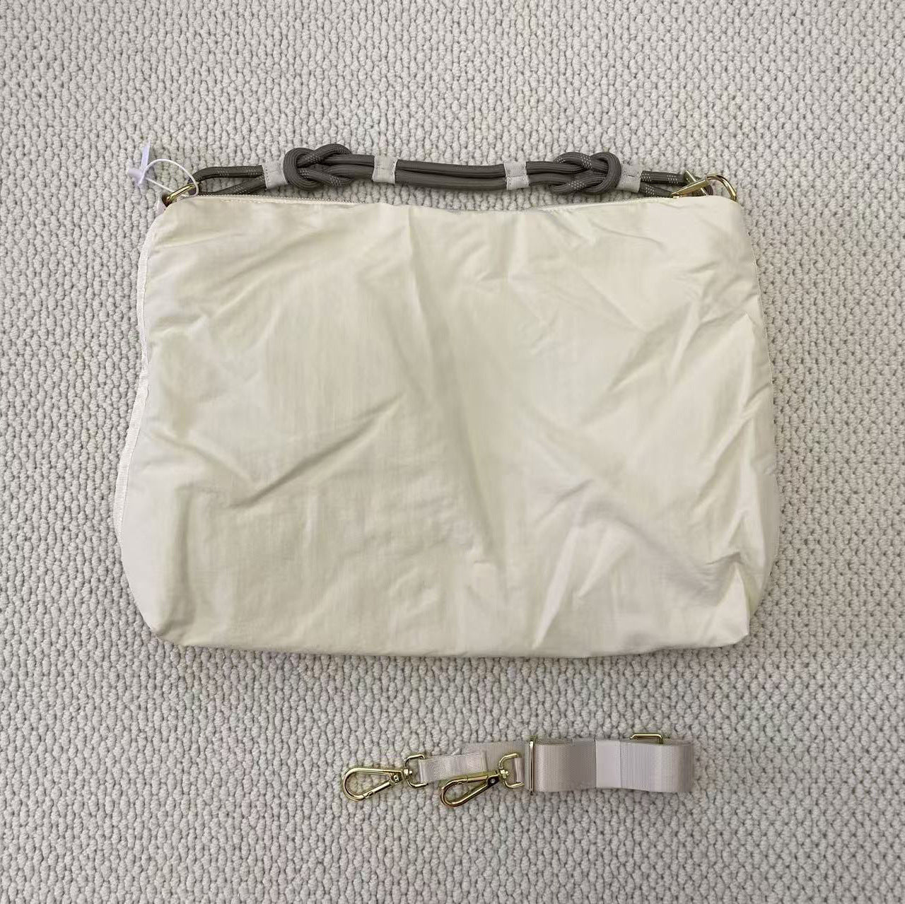 Popular Road Large Intestine Pleated Cloud Underarm Bag