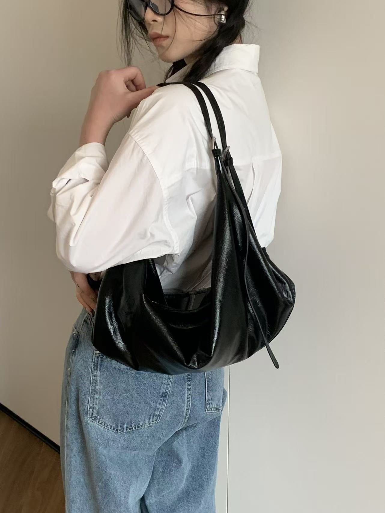 Women's Feeling Large Capacity Totes Commute Underarm Tote Bag