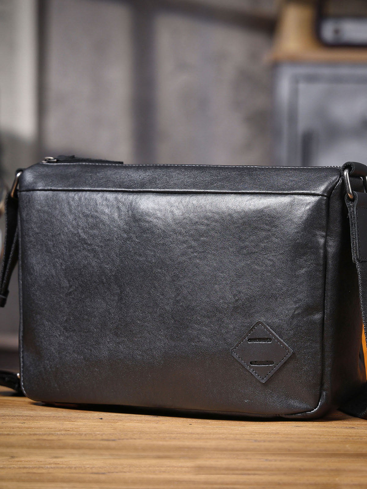 Men's Genuine Leather Commuter Handmade First Layer Cowhide Men's Messenger Bag