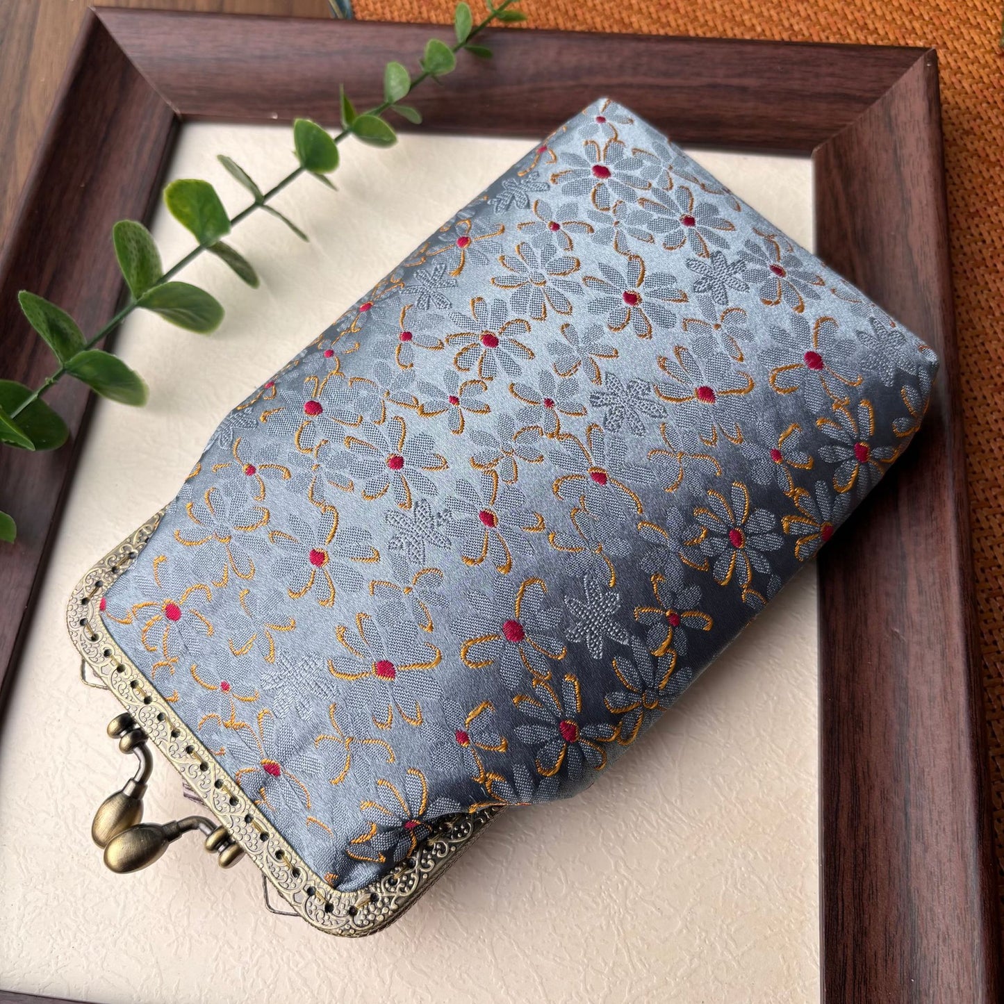 Finished Ancient Style Female Vertical Retro Tassel Frame Mobile Phone Bag