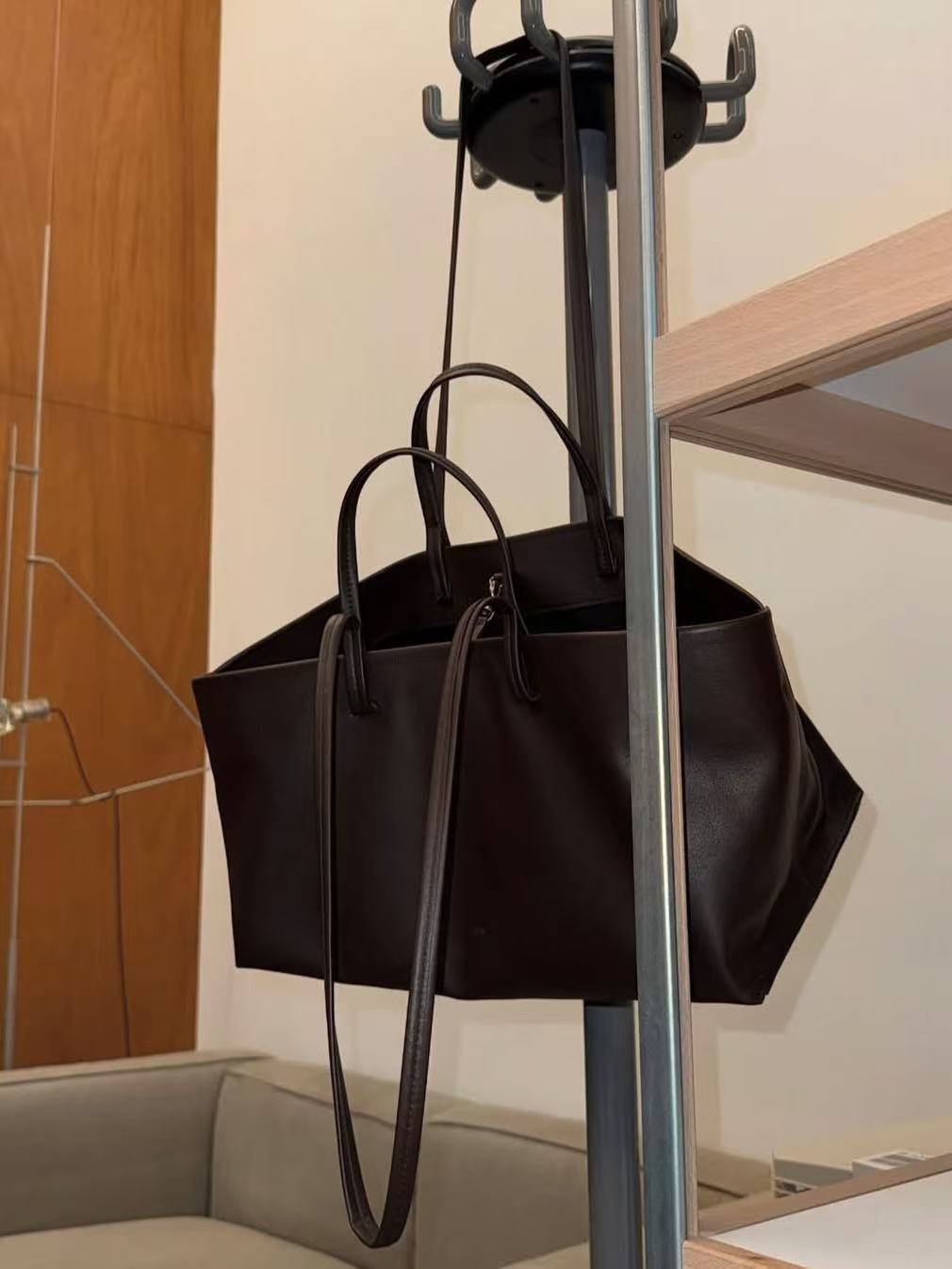 Niche Retro Dark Minimalist Large Capacity Women's Shoulder Bag