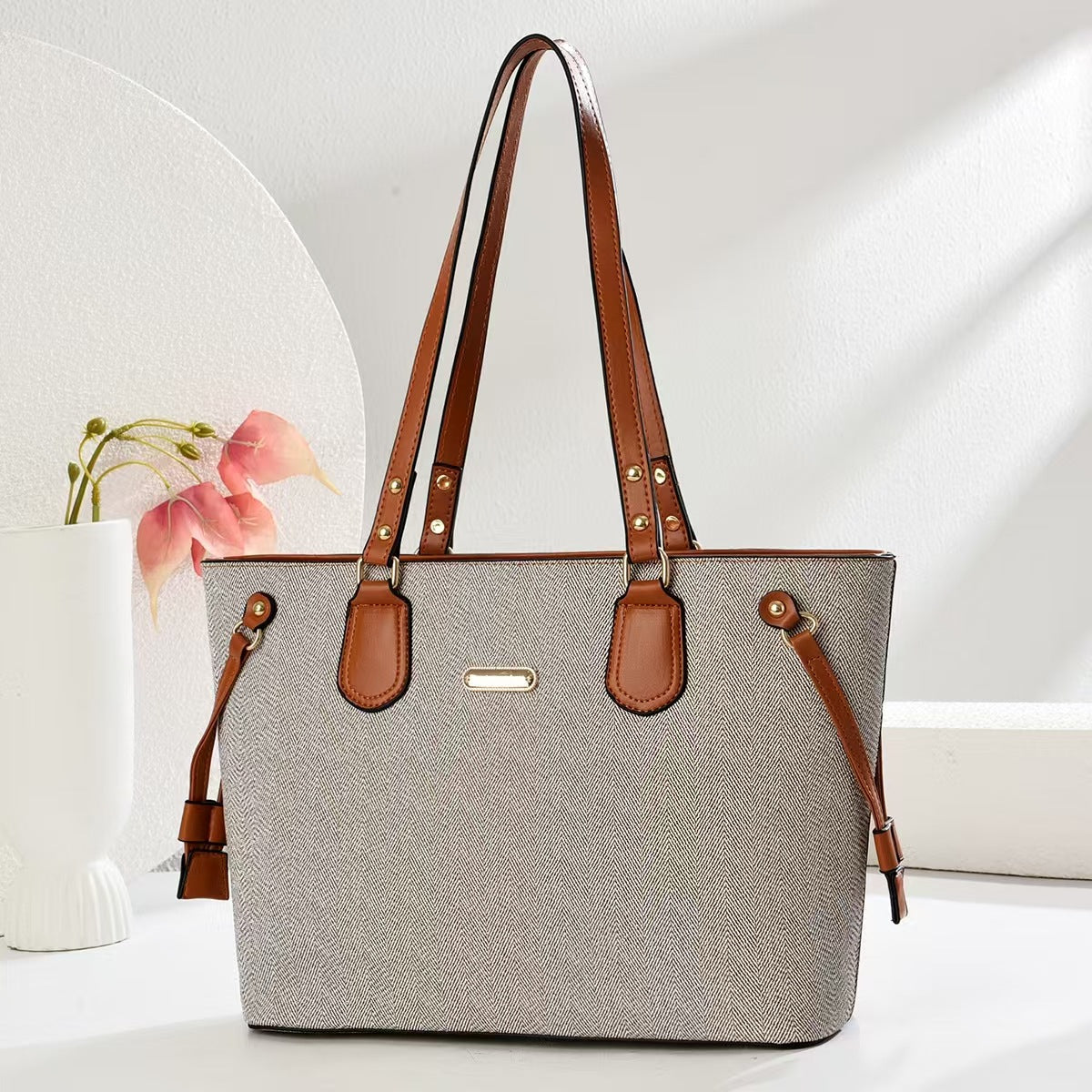 Women's Textured Western Style Large Capacity Fashion Niche Commuter Women's Shoulder Bag