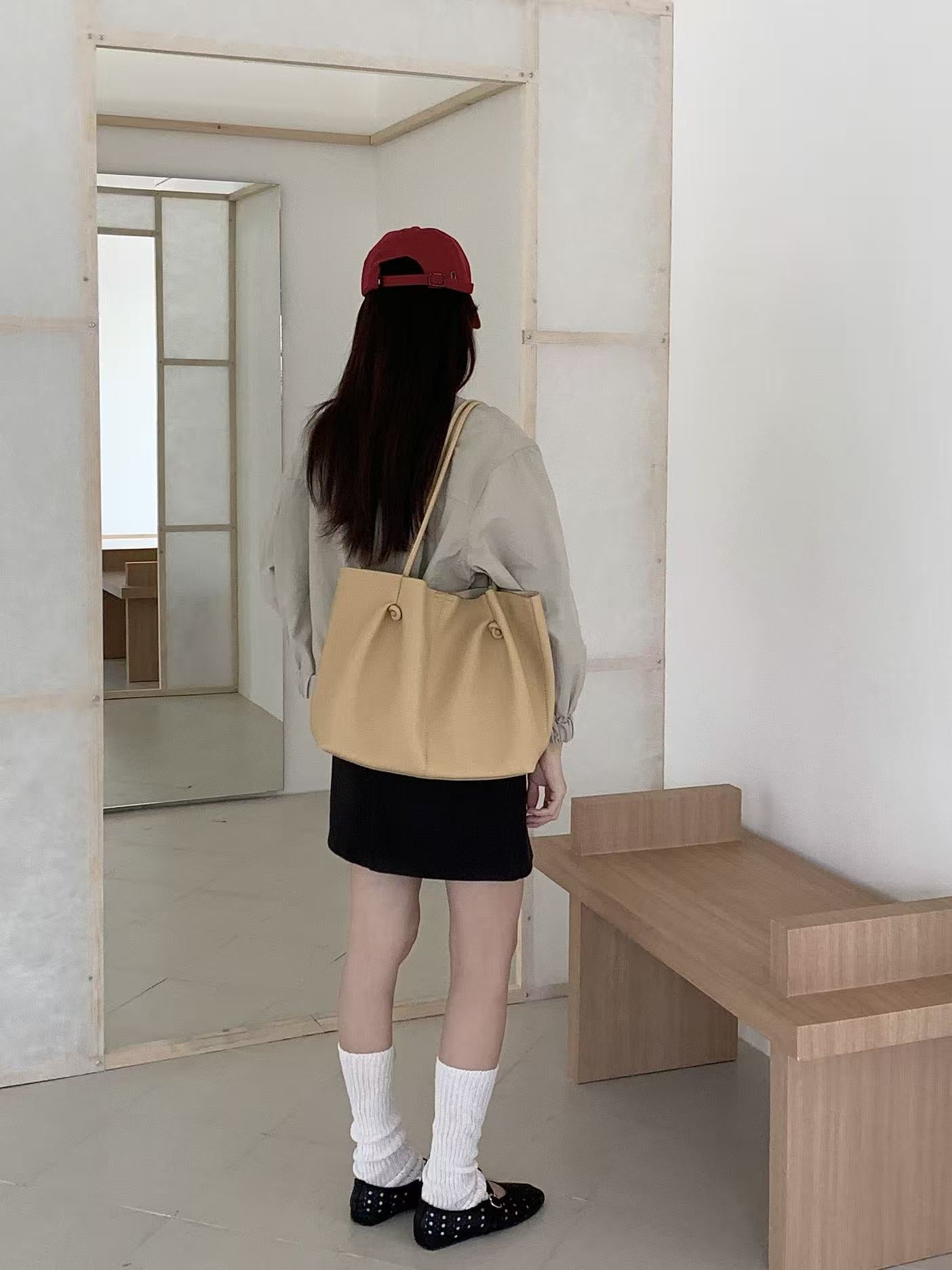 Women's Idle Large Capacity Solid Color Commute Easy Women's Handbag